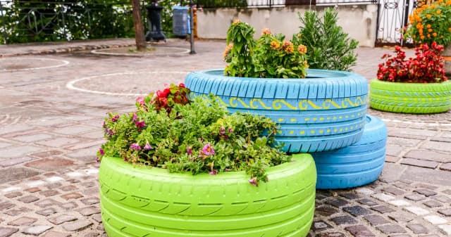 Jak zrobić skalniak z opon - łatwy sposób na piękny ogród Jak zrobić skalniak z opon - łatwy sposób na piękny ogród